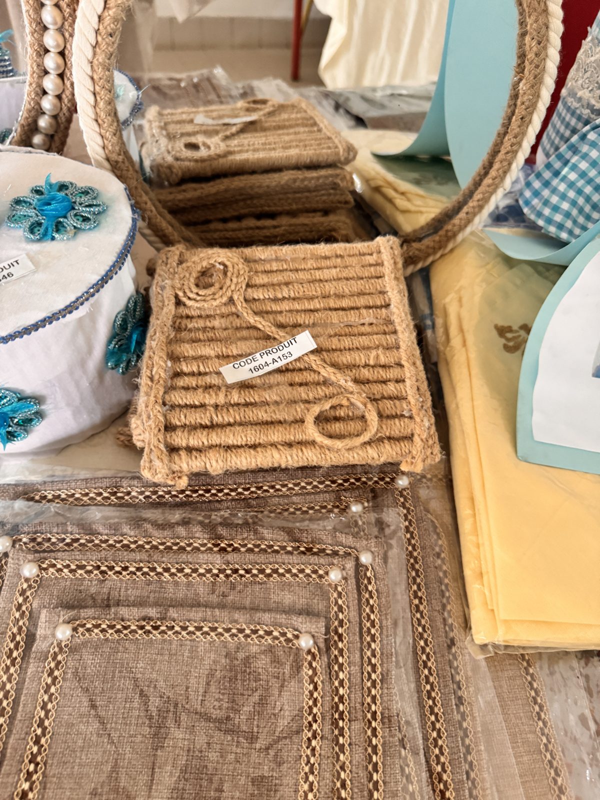 Sets de table en jute et dentelle (lot)