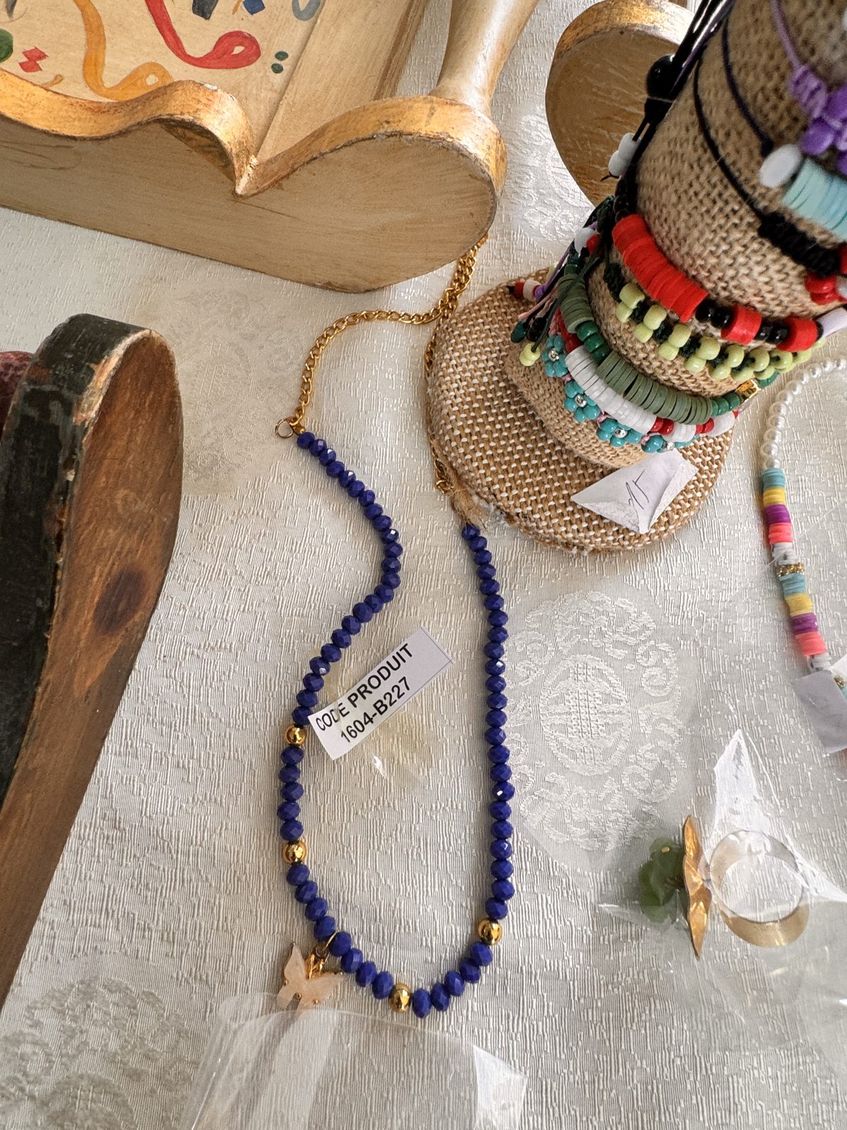 Collier de perles bleu lapis