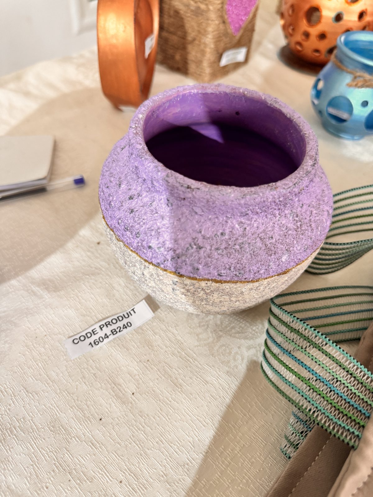 Cache-pot en céramique violet