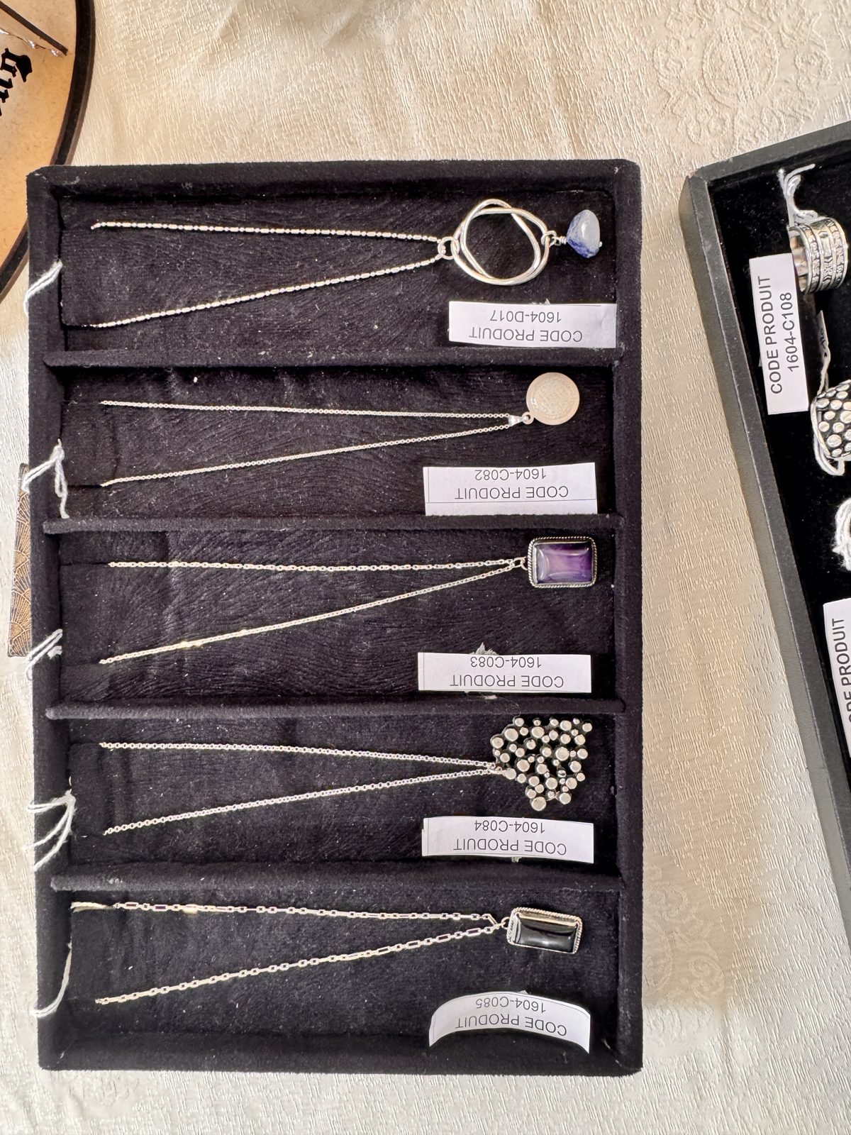 Collier en argent à pendentif goutte