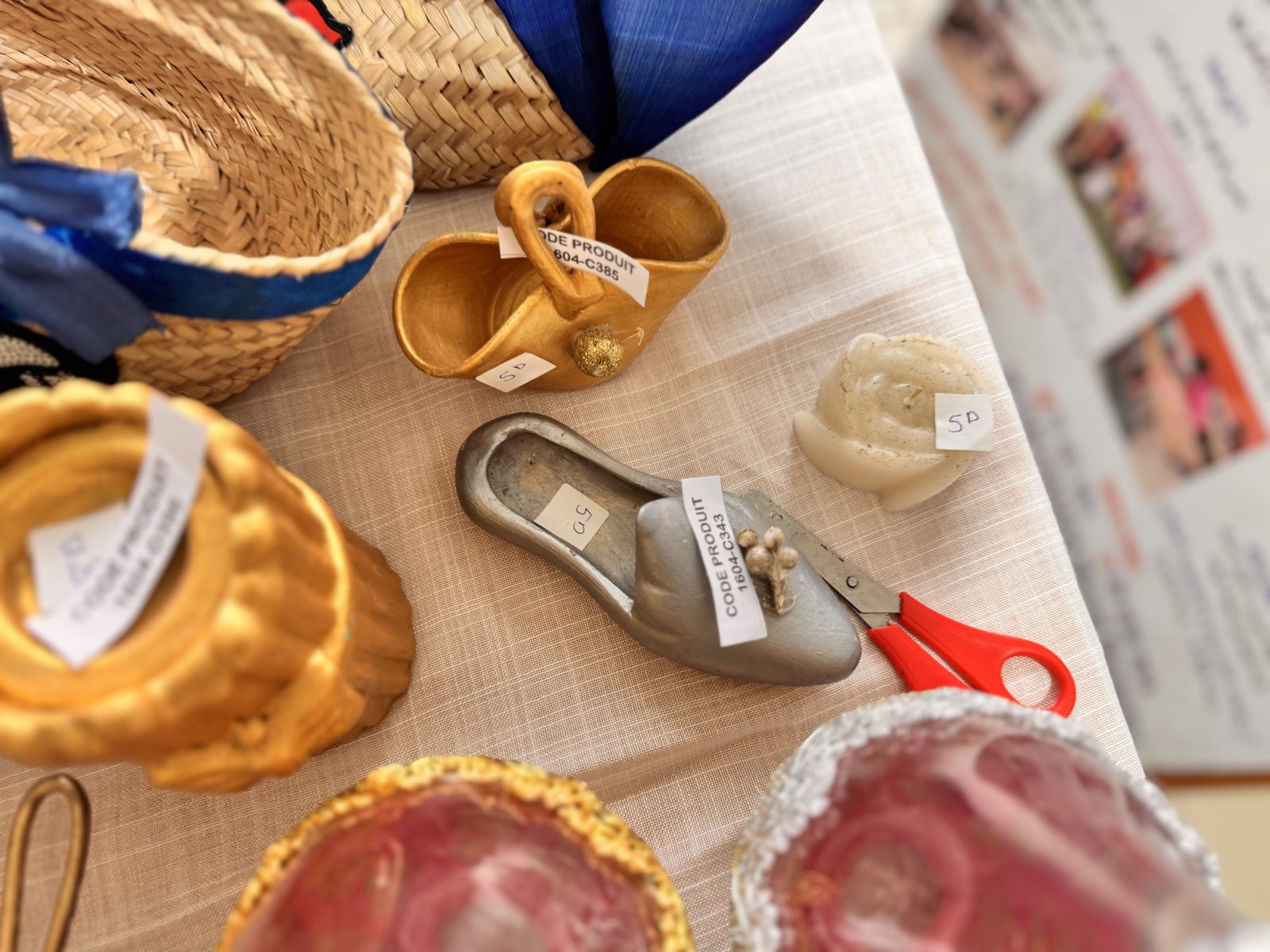Vide-poche et objets décoratifs dorés