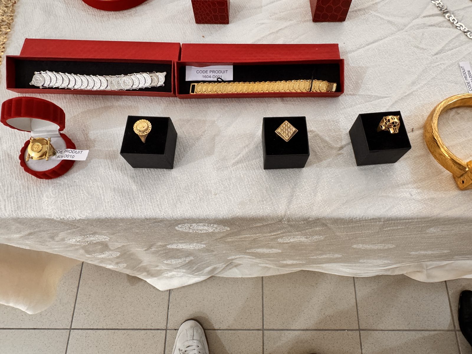 Bracelet en argent à médailles