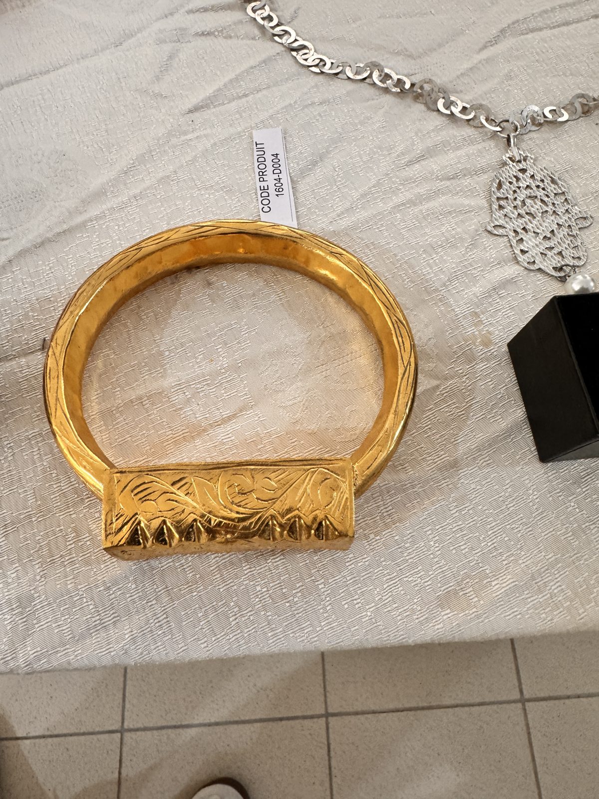 Bracelet jonc doré gravé