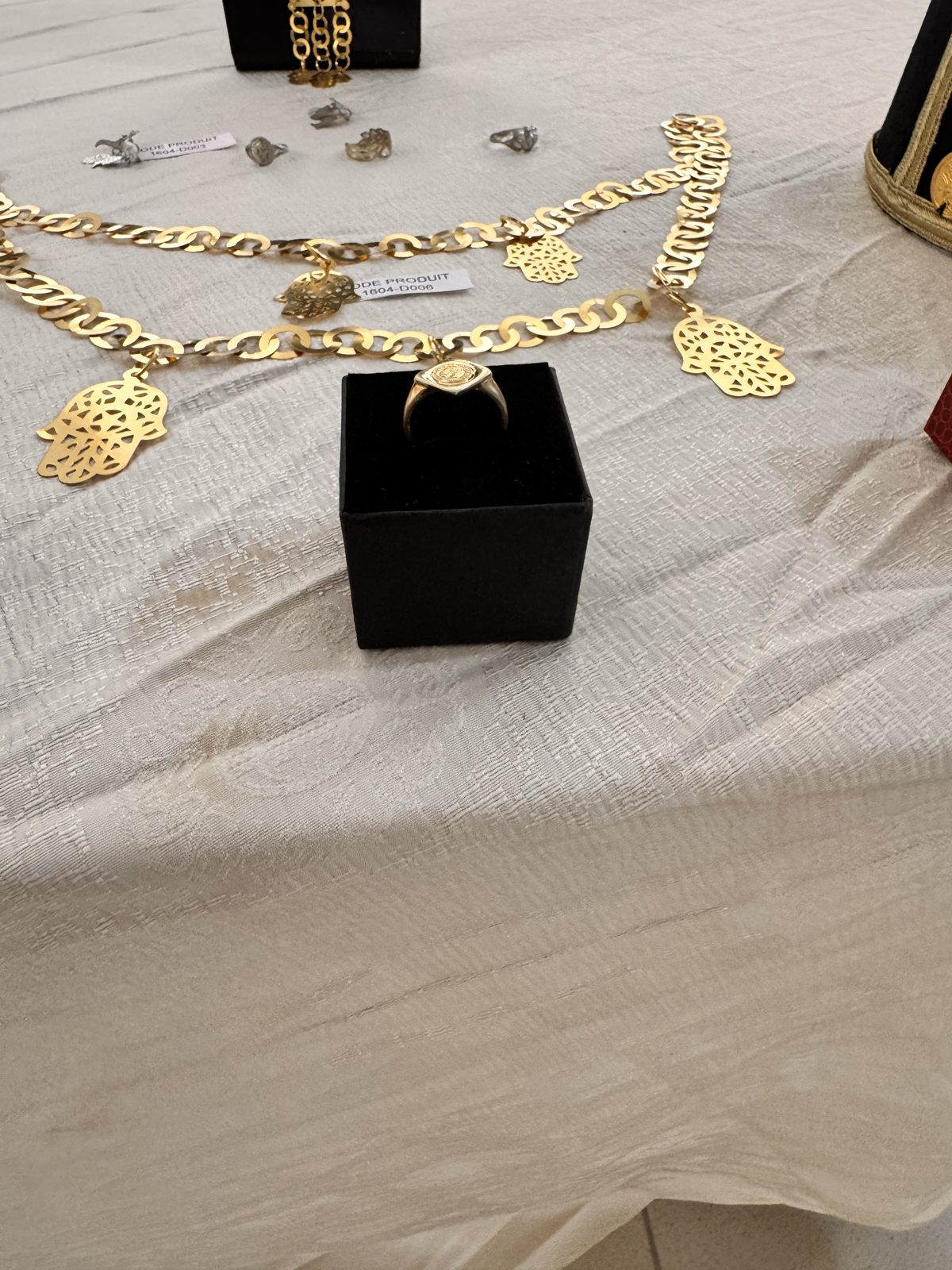 Collier doré à pendentifs main de Fatma