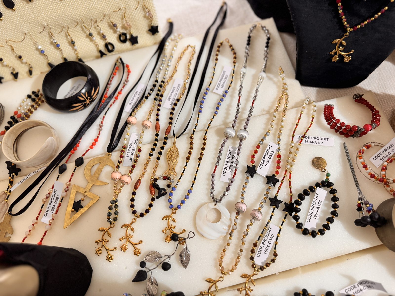 Parure artisanale en perles
