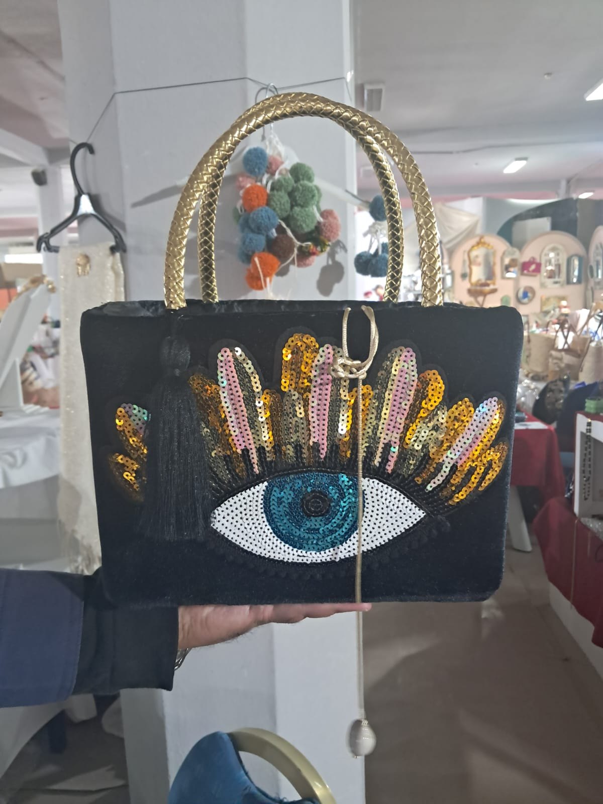 Sac en velours noir à œil en sequins
