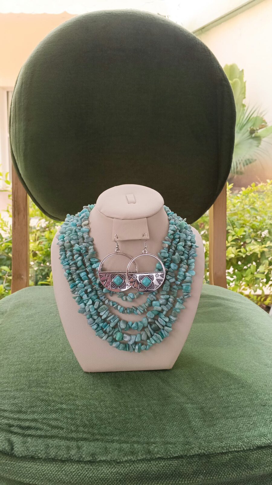 Parure collier multirangs en pierres turquoise et boucles d'oreilles argentées